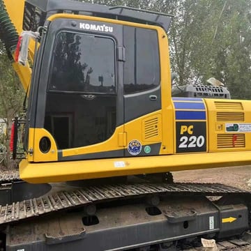 Excavator pe senile 2017 Komatsu PC220-8, vedere laterală Excavator pe senile 2017 Komatsu PC220-8, vedere laterală