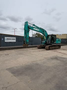 2019 Kobelco SK210LC-10 crawler excavator side view 2019 Kobelco SK210LC-10 crawler excavator side view