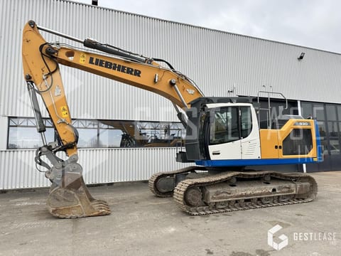2019 Liebherr R930 LC G8 crawler excavator side view