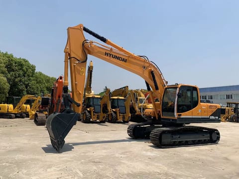 2022 Hyundai R220LC-9S crawler excavator, side profile view