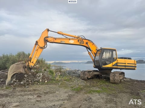 1996 JCB JS200LC crawler excavator, side view