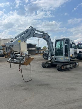 2017 Caterpillar 305E2 mini excavator, side profile view