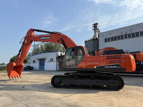 2024 Doosan DX340LC-9C crawler excavator, side view