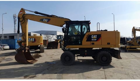 2016 Caterpillar M320F wheel excavator side view