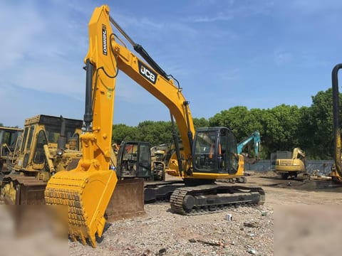 2022 JCB JS220LC crawler excavator, side view