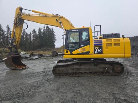 2022 Komatsu PC210LC-11 crawler excavator side view