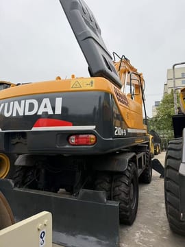 2024 Hyundai R210W-9S wheel excavator rear view 2024 Hyundai R210W-9S wheel excavator rear view