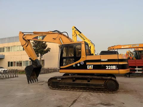2014 Caterpillar 320BL crawler excavator side view