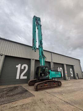 2021 Kobelco SK400DLC-10 crawler excavator side view 2021 Kobelco SK400DLC-10 crawler excavator side view