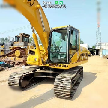 2018 Caterpillar 320C crawler excavator, front three-quarter view
