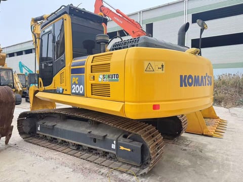 2023 Komatsu PC200-8 crawler excavator, rear three-quarter view 2023 Komatsu PC200-8 crawler excavator, rear three-quarter view