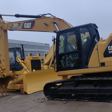 2021 Caterpillar 320GC crawler excavator side view 2021 Caterpillar 320GC crawler excavator side view