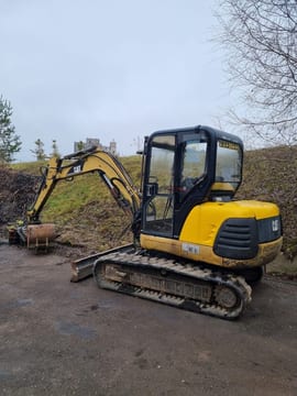 2001 Caterpillar 304.5 mini excavator, rear three-quarter view