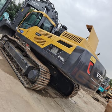 2025 Volvo EC480DL crawler excavator rear three-quarter view