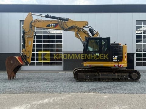 2017 Caterpillar 325F L crawler excavator, side view