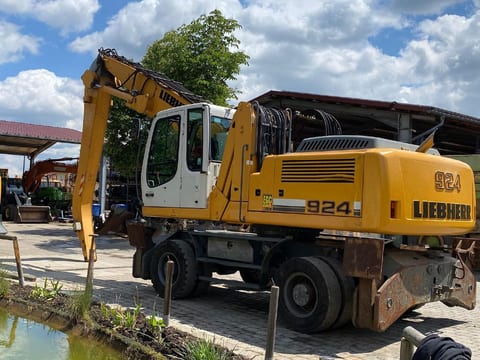 2008 Liebherr A924C LIT wheel excavator, side view