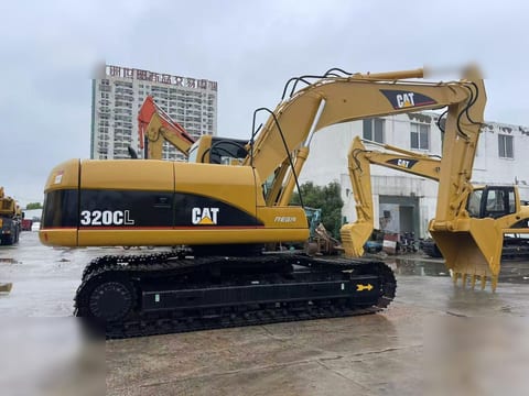 2010 Caterpillar 320CL crawler excavator, side profile view