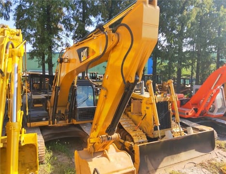 2021 Caterpillar 325C crawler excavator, side view of boom and cab