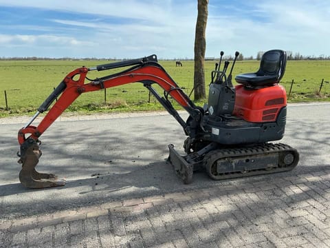2005 IHI 9NX mini excavator, side view
