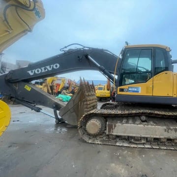 2018 Volvo EC480DL crawler excavator side view