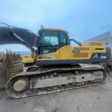2020 Volvo EC480DL crawler excavator, side profile view