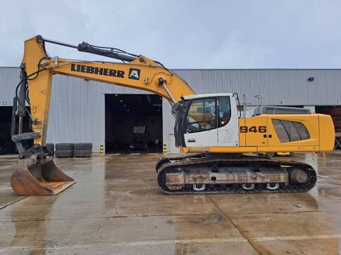2018 Liebherr R946 crawler excavator, side profile view 2018 Liebherr R946 crawler excavator, side profile view