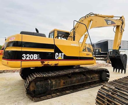 2018 Caterpillar 320BL crawler excavator, rear three-quarter view