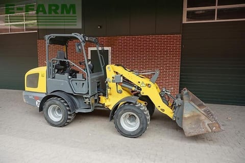 2016 Weidemann WACKER WL32 wheel loader, side view