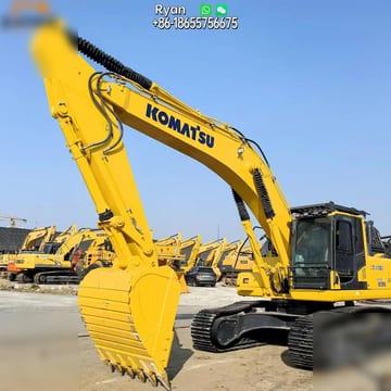 2022 Komatsu PC300 LC-8M0 crawler excavator, side profile view 2022 Komatsu PC300 LC-8M0 crawler excavator, side profile view
