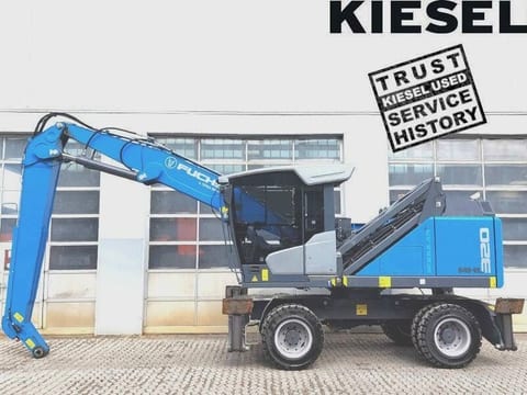 2023 Fuchs MHL320F material handler, side profile view