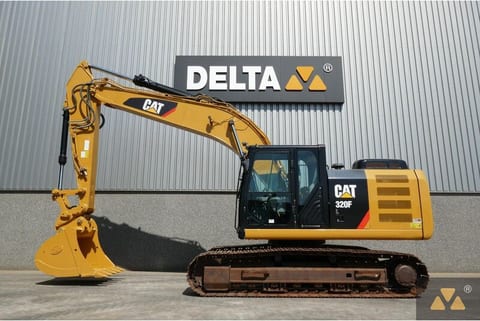 2017 Caterpillar 320FL crawler excavator, side view