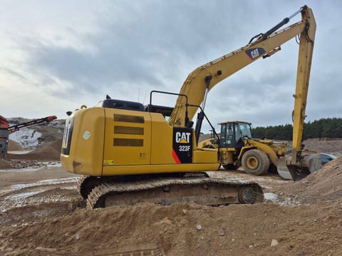 2016 Caterpillar 323FL crawler excavator, side view