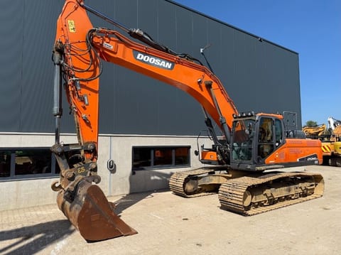 2018 Doosan DX340LC crawler excavator, side profile view