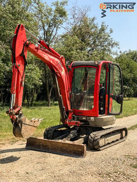 2014 JCB 8035 ZTS mini excavator, side view
