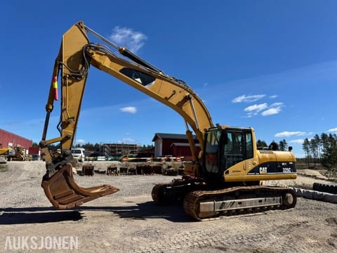 2005 Caterpillar 325C crawler excavator, side profile view