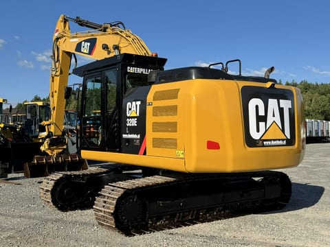2015 Caterpillar 320EL crawler excavator, rear three-quarter view
