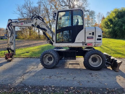 2007 Terex TW85 wheel excavator side view