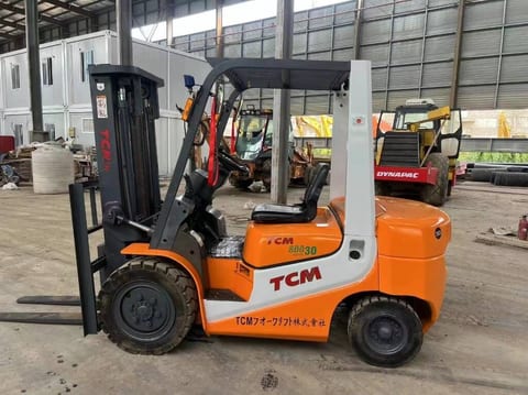 2024 TCM FD 30 forklift, side view