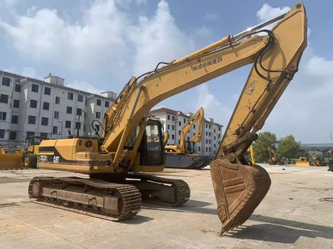 Escavatore cingolato Caterpillar 320BL del 2015, vista laterale