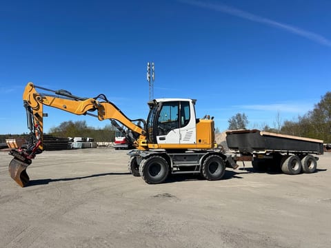 2014 Liebherr A910 COMPACT wheel excavator side view 2014 Liebherr A910 COMPACT wheel excavator side view
