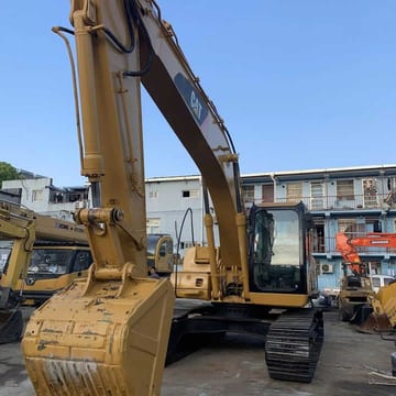 2018 Caterpillar 320C crawler excavator, front three-quarter view