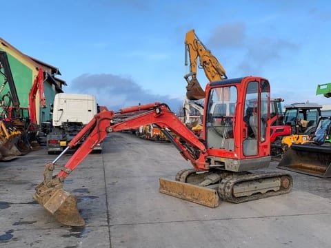 2011 Wacker Neuson 28Z3RD mini excavator, side view