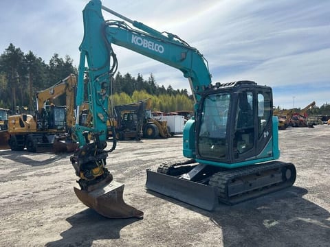 2018 Kobelco SK75SR-3E mini excavator, front three-quarter view 2018 Kobelco SK75SR-3E mini excavator, front three-quarter view