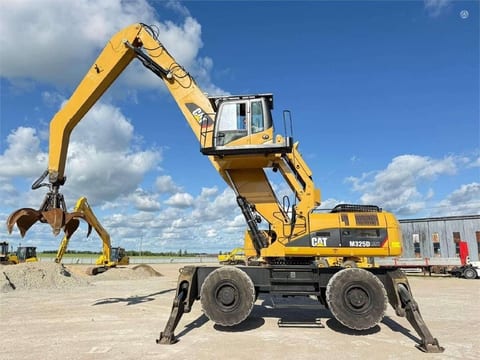 2010 Caterpillar M325DLMH wheel excavator side view