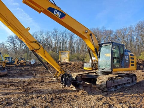 2012 Caterpillar 320E crawler excavator side view