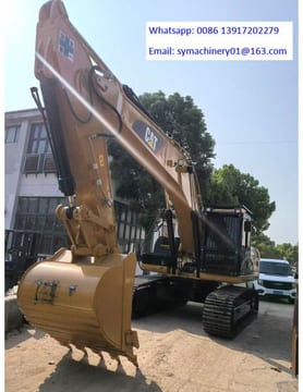 Escavadora de rastos Caterpillar 320D2 de 2023, vista frontal a três quartos
