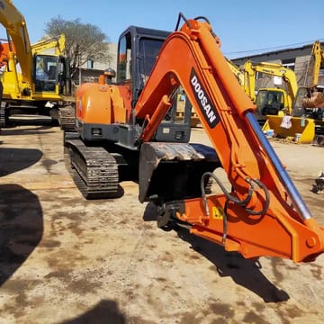 2019 Doosan DH60-7 crawler excavator, front three-quarter view 2019 Doosan DH60-7 crawler excavator, front three-quarter view