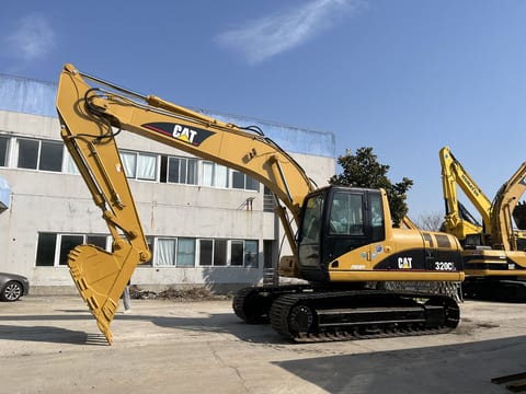 2011 Caterpillar 320CL crawler excavator, side profile view