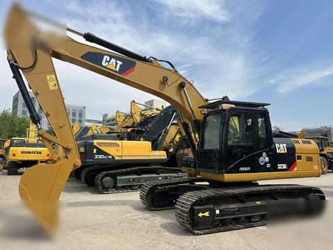 2009 Caterpillar 323DL crawler excavator, side view