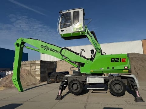 2016 Sennebogen 821M E material handler, side profile view